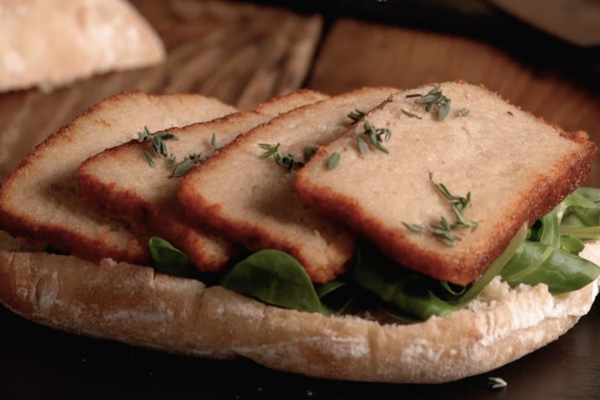 Queso de anacardos para disfrutar con pan kristal